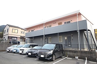 外観：周辺施設も充実した便利な道路沿いです^^近隣駐車場もあり！