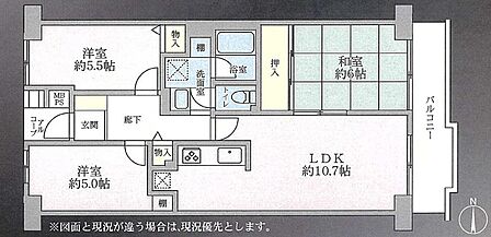 LDK:10.7帖、和室:6帖、主寝室:5.5帖、洋室:5帖。リビングと和室は続き間となっているので、お子様が遊んでいる様子を見ながらリビングで寛ぐことができます♪
