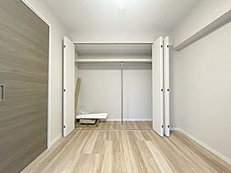[収納] 充分な収納スペースを確保。居室内に余計な家具を置く必要がないので、シンプルですっきりとした暮らし。