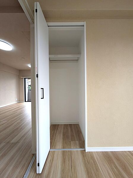 5.1帖の洋室の収納です♪