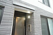 建物エントランスです。