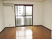 二面採光の洋室8帖