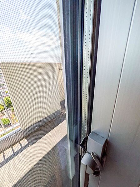 2020年11月にカバー工法による窓サッシ更新工事を実施済み。気密性や遮音性に配慮された仕様です。