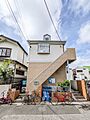 正面から見た建...