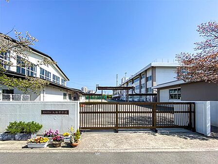浦安市立入船中学校（390m）