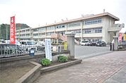 桐生市立桜木小学校(450m)
