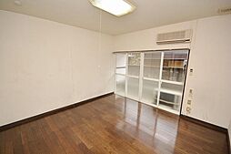 パルテノン　I 102 1階1Kのリビング/ダイニング