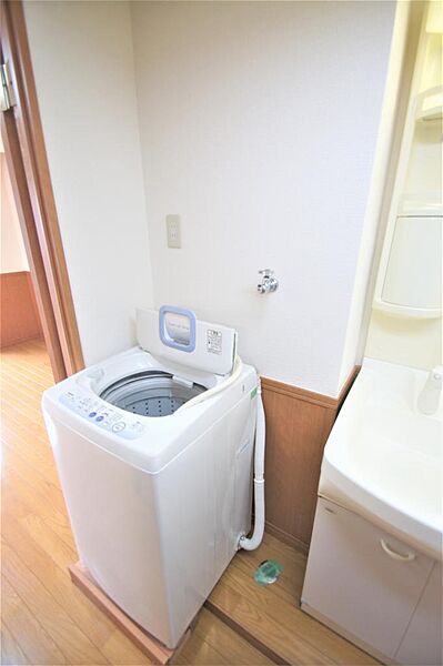画像14:キッチン後ろ側に室内洗濯機置き場があります。