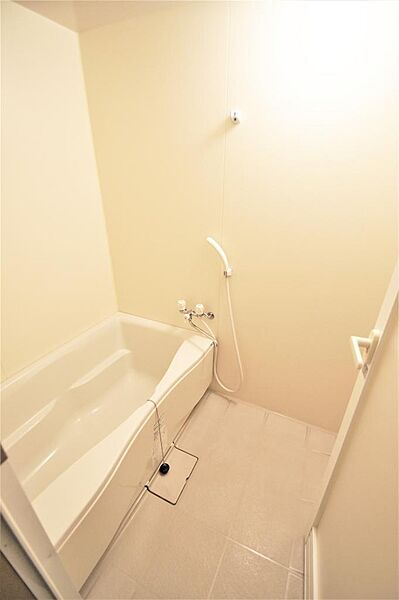 画像15:浴槽が大きく足をのばしてゆっくりくつろげそう。