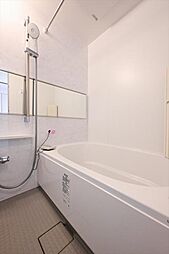 [風呂] 暖房換気乾燥機付きのシックな色合いの浴室
