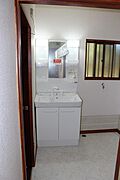 ちょっと広めの洗面室