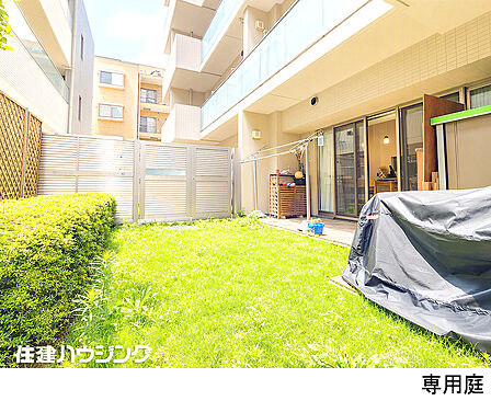 専用庭はテラス部分と合わせると35平米以上!