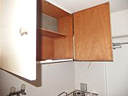 キッチン上部に収納がございます。