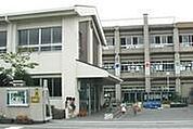 和歌山市立直川小学校まで953m
