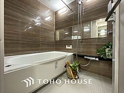 [風呂] 一日の疲れが癒される優雅なバスタイムを堪能できるゆとりあるバスルームです。