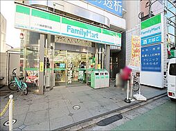 [周辺] ファミリーマート上石神井駅前店まで424m