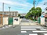 周辺：東大阪市立義務教育学校くすは縄手南校（前期課程）まで686m、徒歩約8分