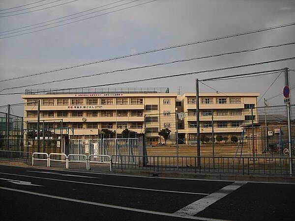 画像25:大東市立灰塚小学校まで627m