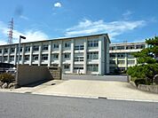 日進市立日進西中学校まで1040m