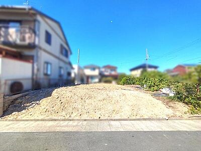 外観：現地と前面道路
