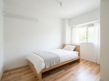 部屋数が確保されていることで、家族それぞれのプライベートな空間をしっかり持てる点も大きな魅力です。
