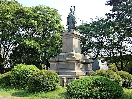 掃部山公園まで1256m