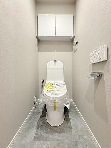 清潔感のあるトイレです！多機能パネル付きです。
