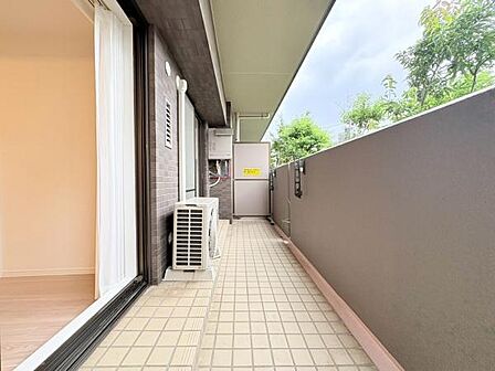 リビングに面しているバルコニーです！晴れている日はお洗濯物がすぐに乾きそうです♪