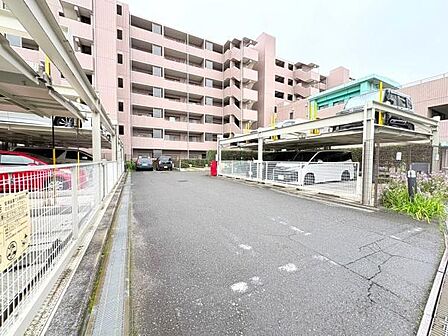 マンション敷地内駐車場です！