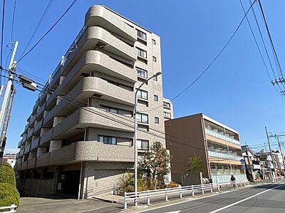 外観：鶴見川・潮田公園が近く暮らしやすい住環境〜複数路線利用可能な便利な立地。エレベーター・オートロック・宅配ボックス完備。