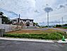 外観：周囲の建物が落ち着いた戸建て中心の街並みであり、高いビルに囲まれていないため、プライバシーを保ちつつ静かに暮らせるエリアです。
