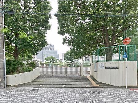 横浜市立神奈川小学校まで400m