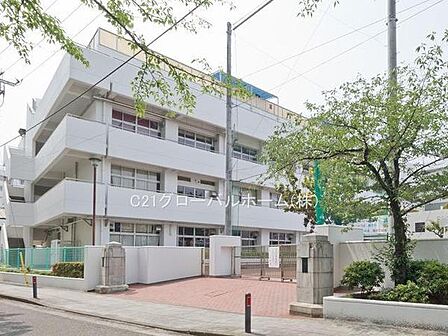 横浜市立共進中学校まで700m