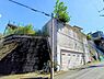その他：道路面から一段高いポジションに構えることで、通行人の視線を遮る独立性とプライバシーを両立。都会の喧騒を足元に置き去りにするような、落ち着いた暮らし心地をご体感ください。