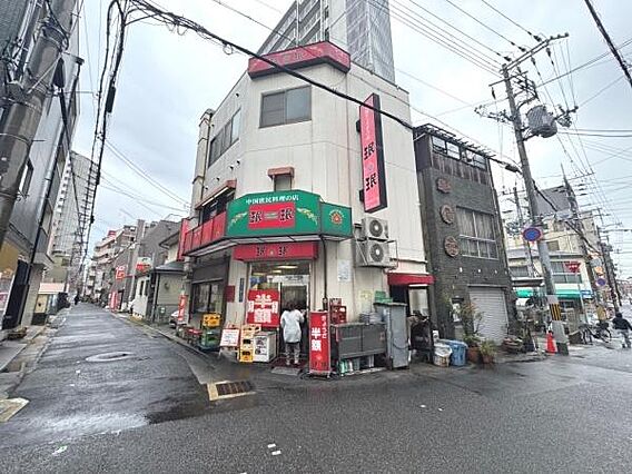 角地に位置する...