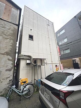 シンプルな外観...