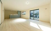 心地よい風が吹き抜ける、ゆとりあるLDK。この広い空間でどんな思い出を作りますか？未来の幸せな生活イメージが膨らむ理想の空間です。