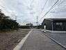その他：前面道路が広々としており車の出入りも安心して行えます。現地周辺は開放感があり落ち着いた雰囲気です。建物と敷地のバランスも良い印象です。舗装された道路なので移動も快適にできます。