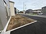 その他：シンプルな庭スペースがありさまざまな用途に活用できます。建物に隣接しており外観もすっきりとしています。道路に面しているので開放感も感じられます。自由にアレンジしやすい点が魅力です。
