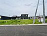 その他：前面道路が広く車両の出入りがしやすい区画です。周辺には新しい住宅もあり整った街並みが印象的です。ゆとりある敷地で自由なプランが可能です。電柱が近くにありインフラの設備も整っています。