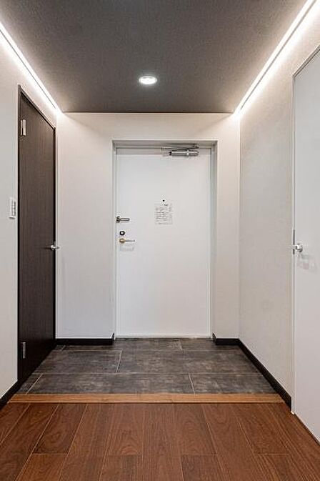 「ほっとする・・・マイホーム」玄関を開けて家に帰るとほっとする。普通で良い。それが玄関。