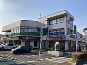 視認性のある立地です。1階の珈琲問屋さんは大変人気店です。