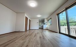 緑区白山4丁目 4LDKのリビング/ダイニング