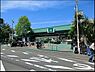 周辺：ＦＵＪＩ新桜ケ丘店まで1960m、環状2号線沿いの新桜ヶ丘近くにあるＦＵＪＩ新桜ヶ丘店です。駐車場も完備されています。店内は品揃えも豊富です。