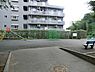 周辺：獅子ケ谷第三公園まで793m、住宅街の比較的広めな公園です。きれいに整備された気持ちの良い空間で遊べます。