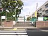 周辺：横浜市立上飯田小学校まで920m、昭和43年4月横浜市立上飯田小学校として独立開校　挑戦　夢　ふれあい　まちにひかる上小キッズ