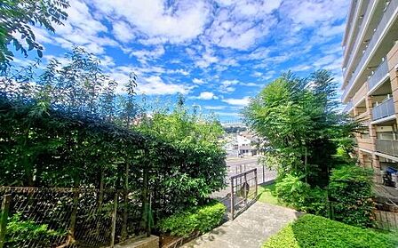 《眺望》 ■「空」×「光」×「風」。開放感を具現化したような現地は、まさに「永住の地」としての選択肢です。