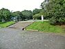 周辺：子安台公園まで1323m、滑り台と砂場がある遊具広場と、全面砂地の自由に遊べる広場があります、春には桜、秋には紅葉とお散歩も楽しめます