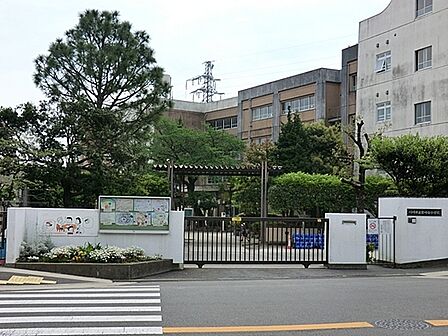 川崎市立宮崎台小学校まで670m