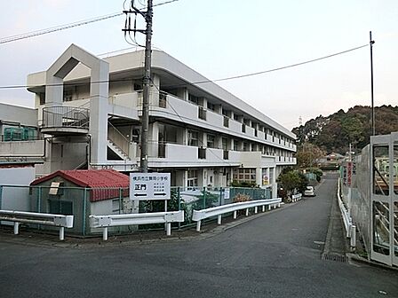 横浜市立舞岡小学校まで916m